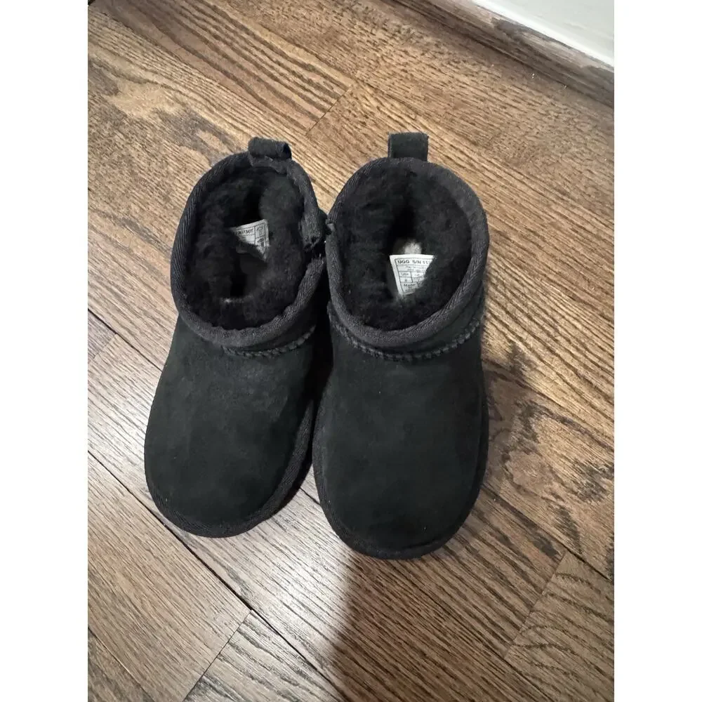 UGG Kid's Classic Ultra Mini Bootie Little Kids Size 8c NEW